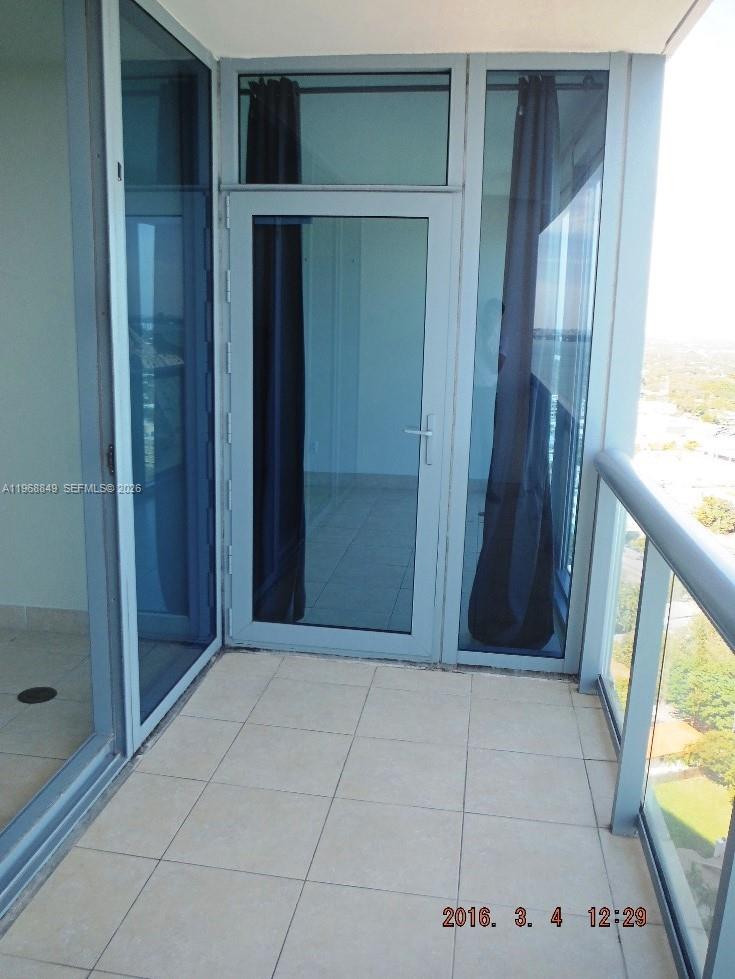 BLUE CONDO - Residential