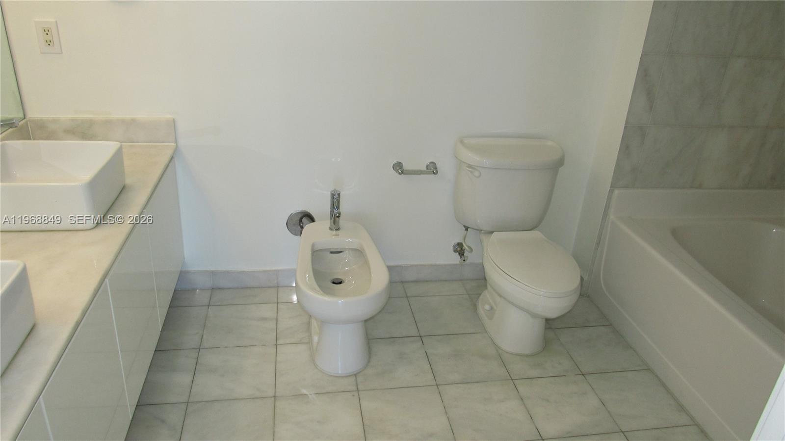 BLUE CONDO - Residential