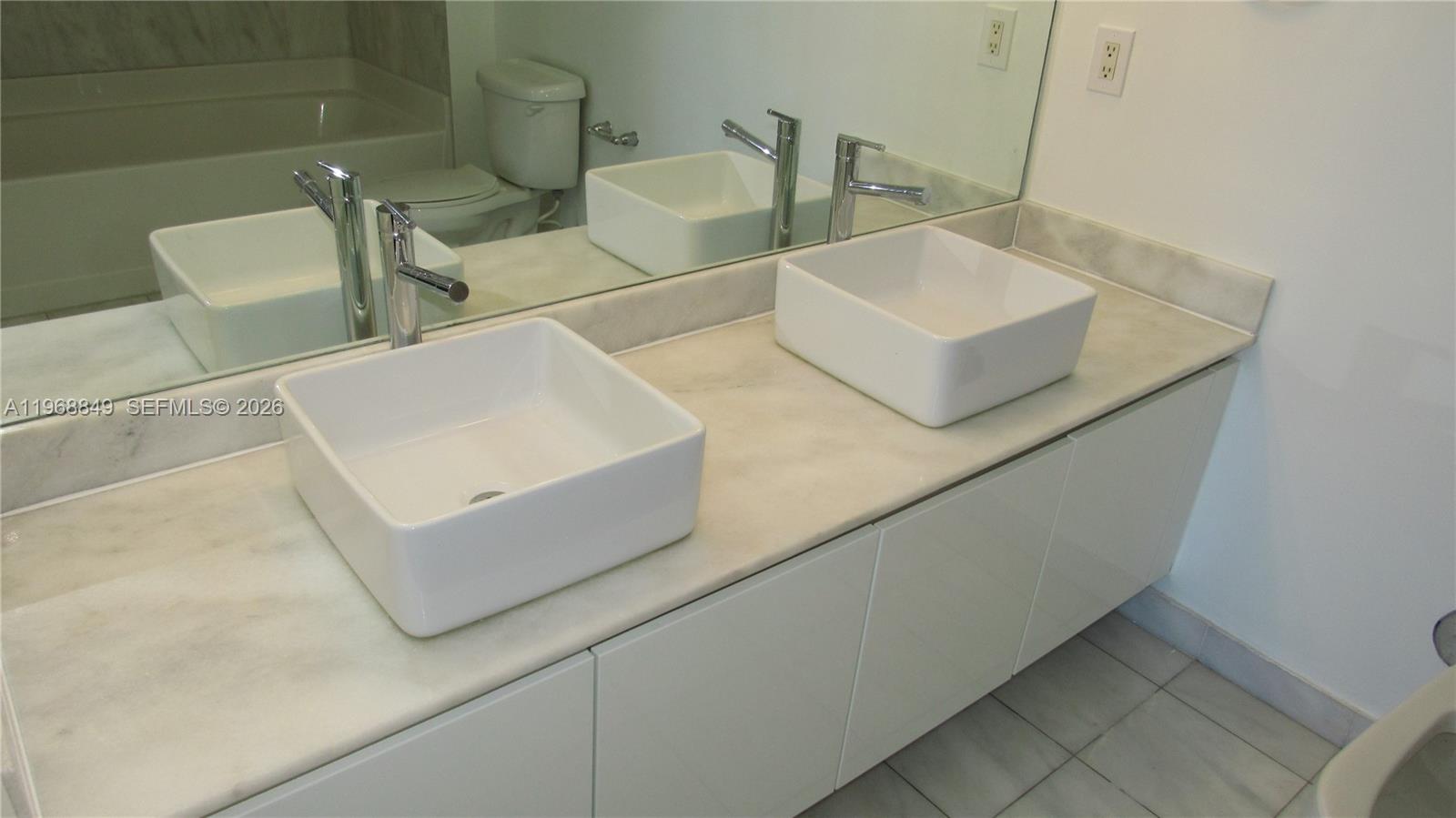 BLUE CONDO - Residential