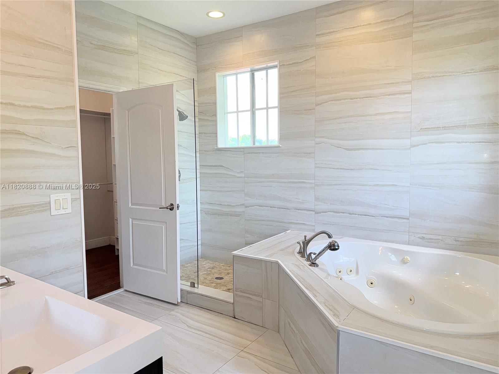 TAMIAMI PLACE PLAN NO 3 - Residential Lease