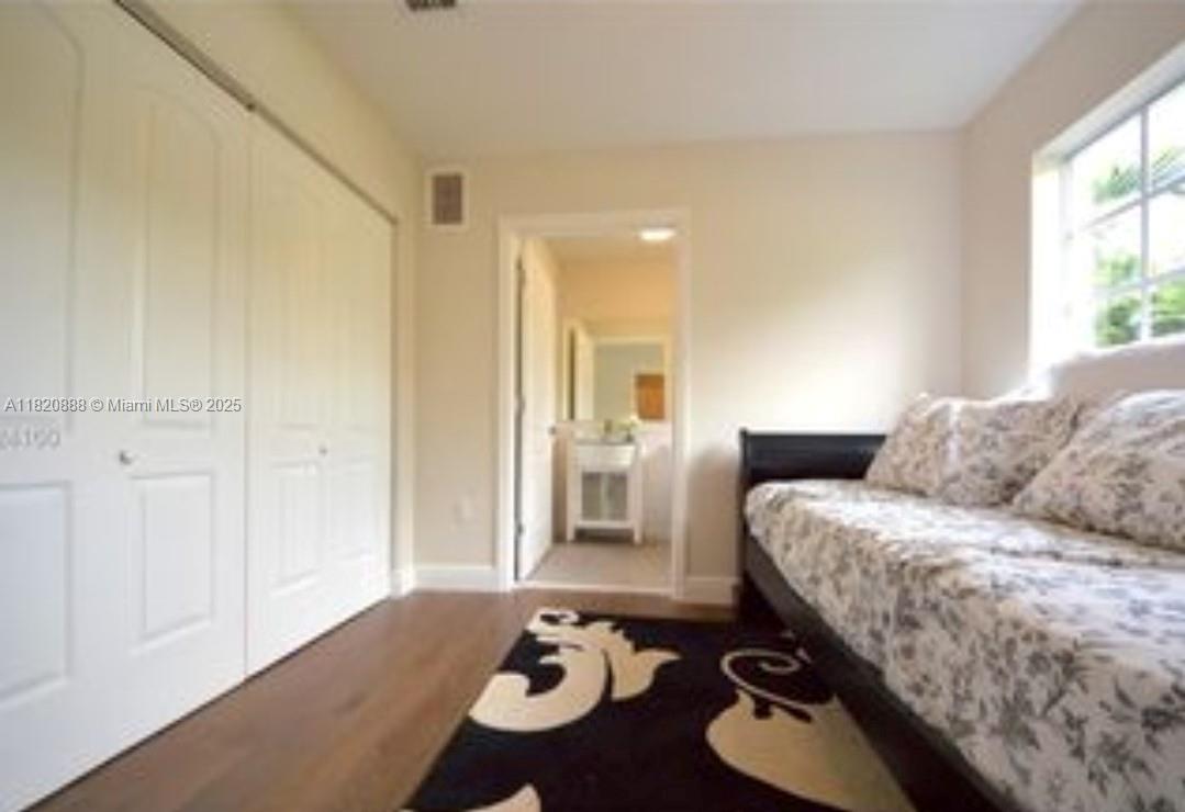 TAMIAMI PLACE PLAN NO 3 - Residential Lease