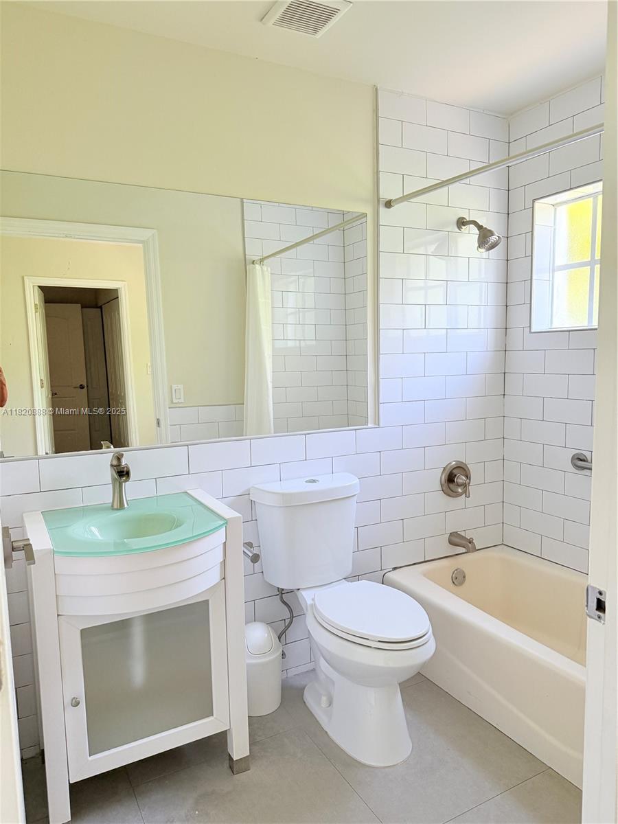 TAMIAMI PLACE PLAN NO 3 - Residential Lease