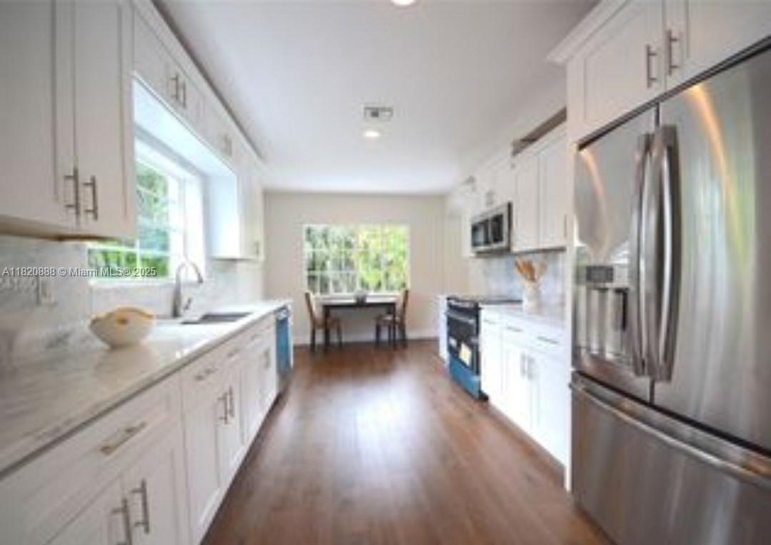 TAMIAMI PLACE PLAN NO 3 - Residential Lease