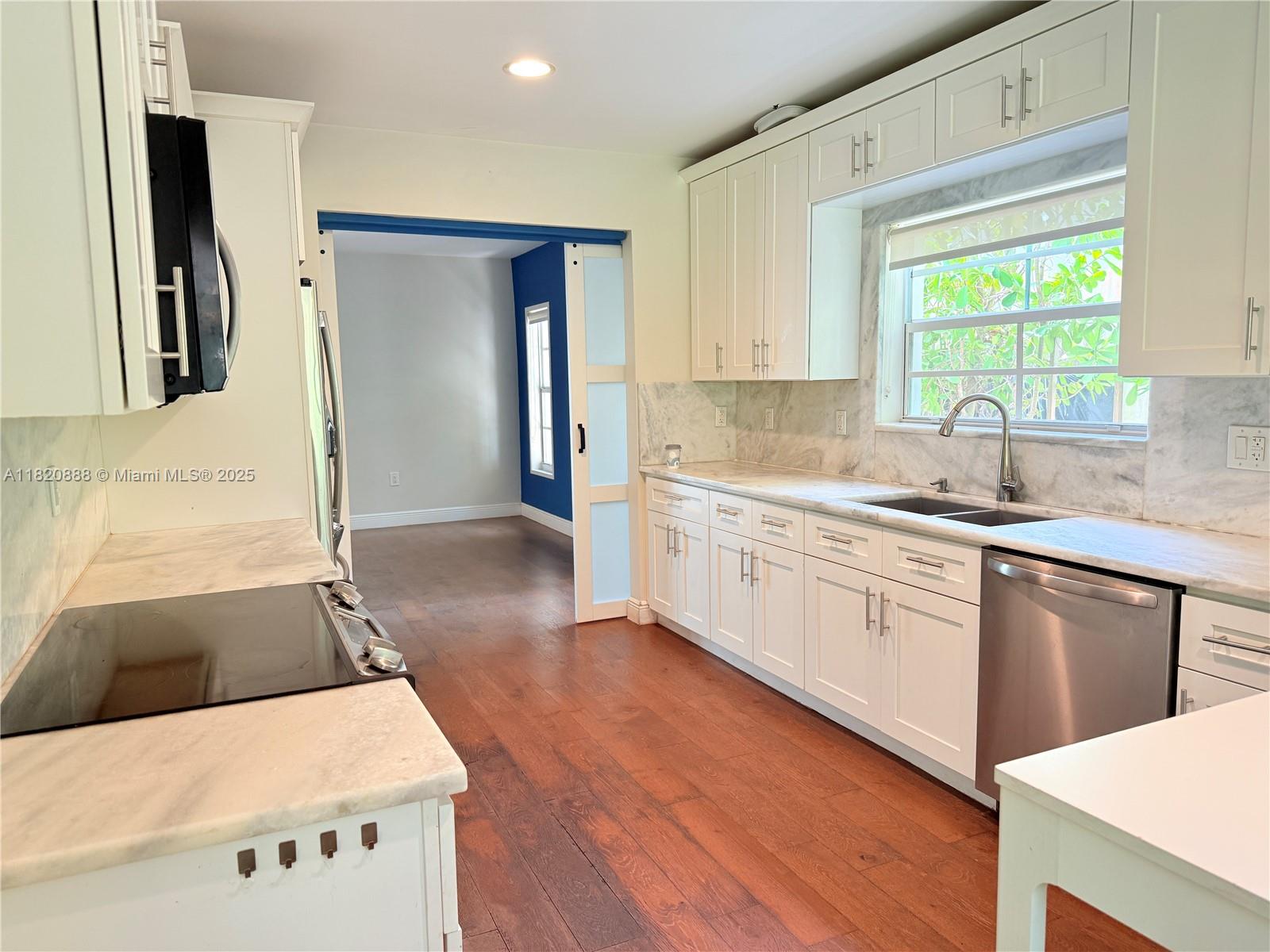 TAMIAMI PLACE PLAN NO 3 - Residential Lease