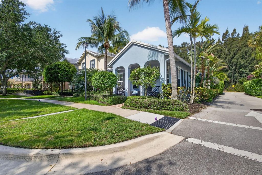 Photo of 184 W Bay Cedar Cir, Jupiter, FL 33458 (MLS # A12001137)