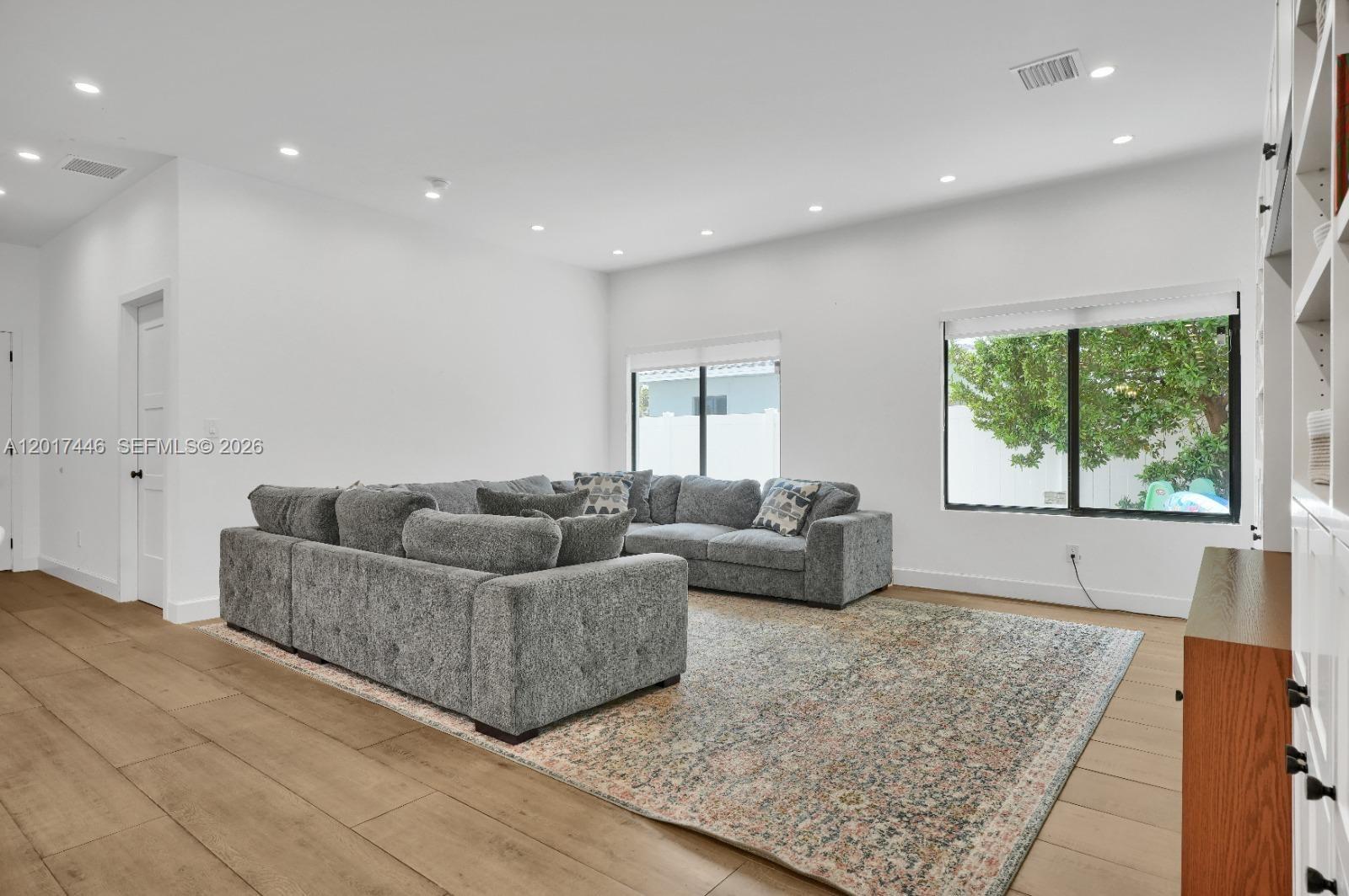 MANANA - Residential