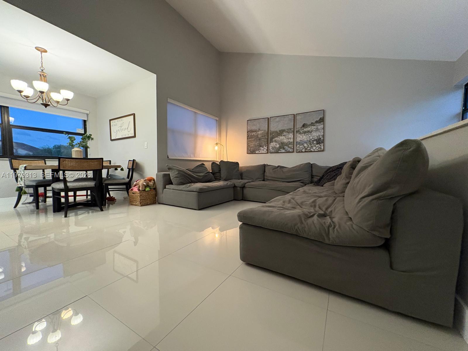 10280 NW 9th St Cir 202