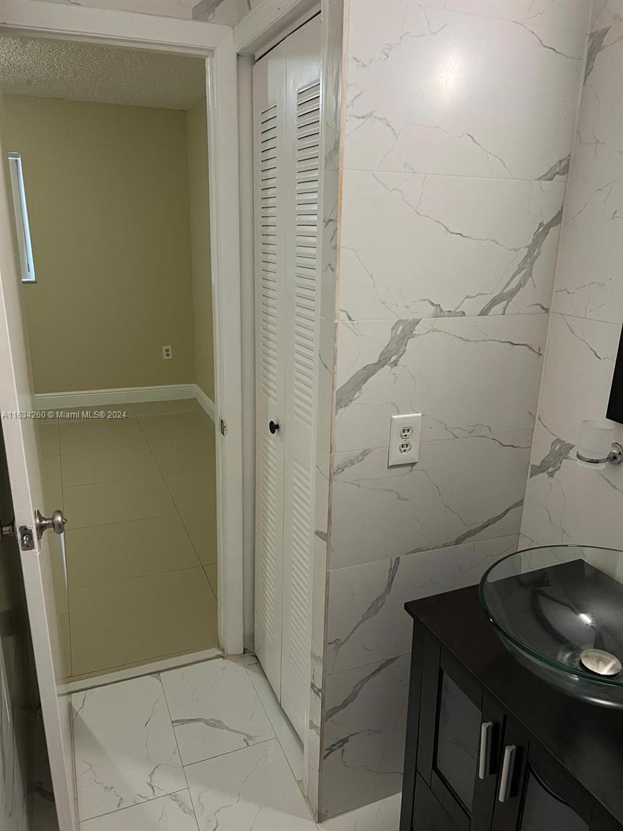 EL PARAISO AT HIALEAH CON - Residential Lease