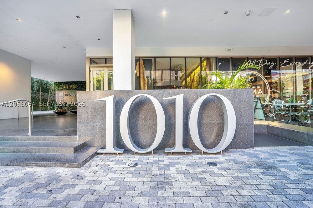 1010 Brickell Ave 1810