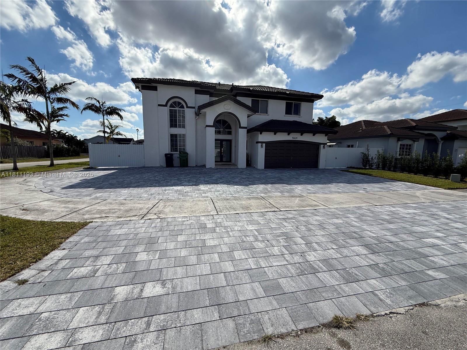 15624 Sw 20th St, Miami, Broward County, Florida - 4 Bedrooms  
4 Bathrooms - 