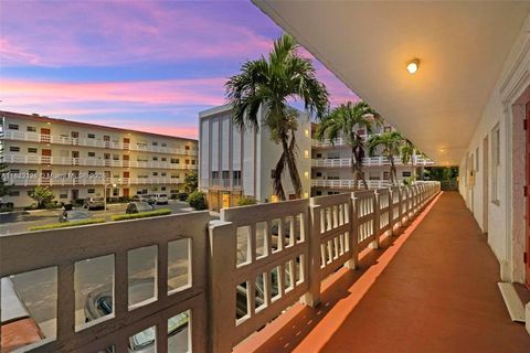 4000 NW 44th Ave 203 Lauderdale Lakes FL 33319