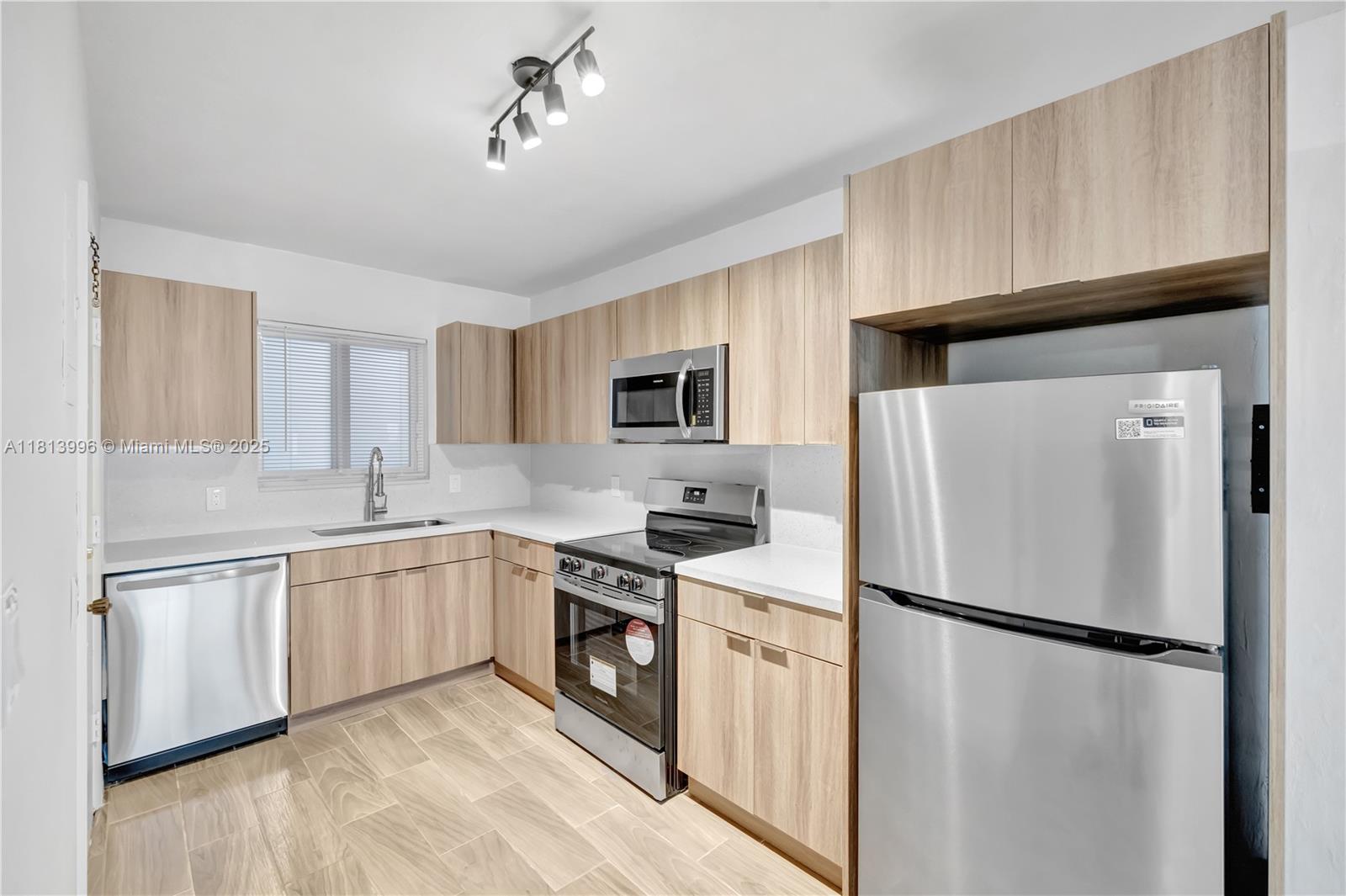Rental Property at 1939 Jefferson St 103, Hollywood, Broward County, Florida - Bedrooms: 1 
Bathrooms: 1  - $1,800 MO.