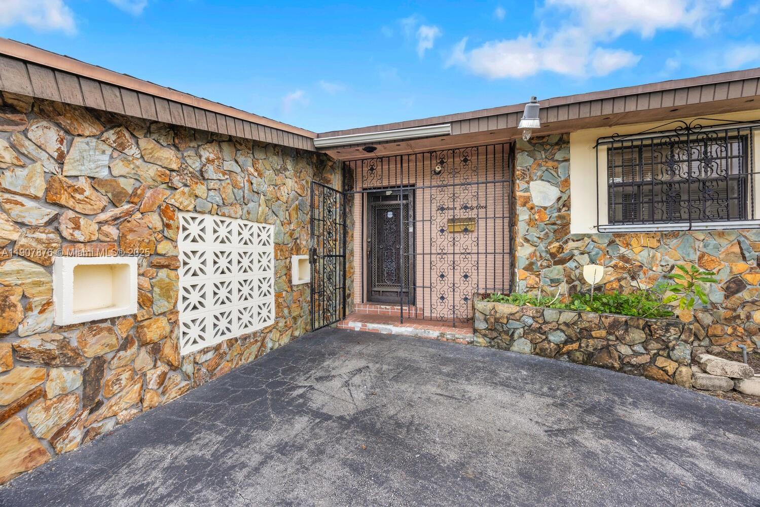 CORAL PK EST SEC 6 - Residential