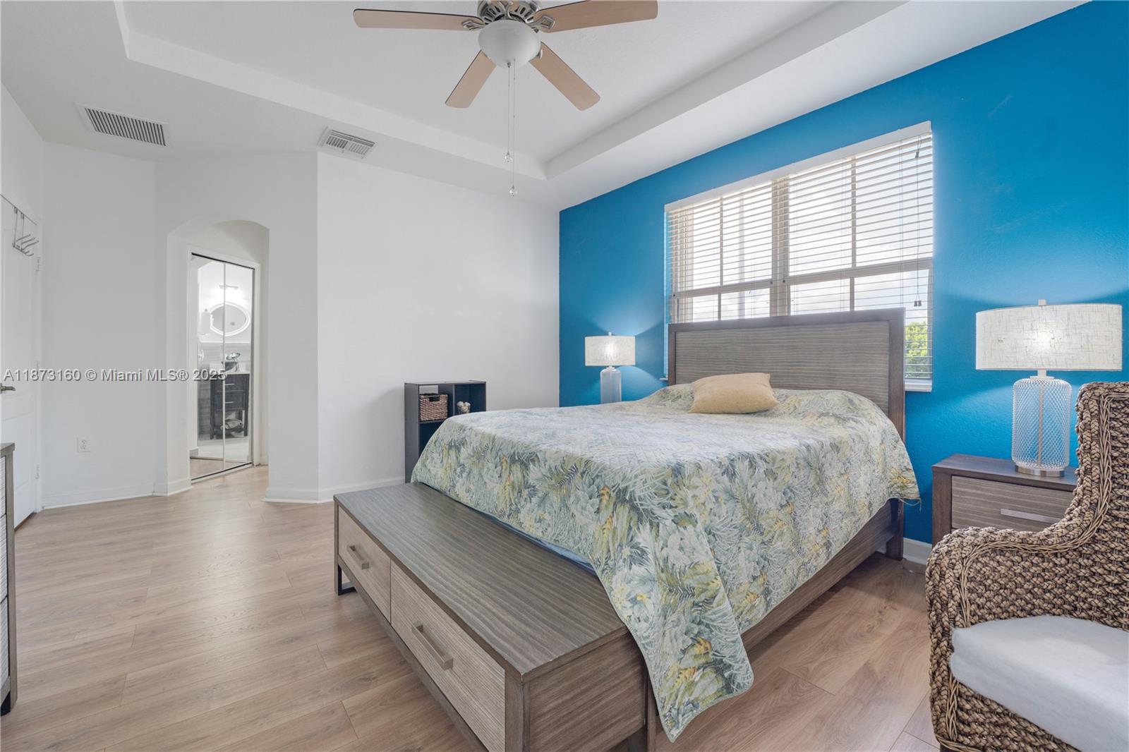 DORAL ISLES NORTH SEC ONE - Residential