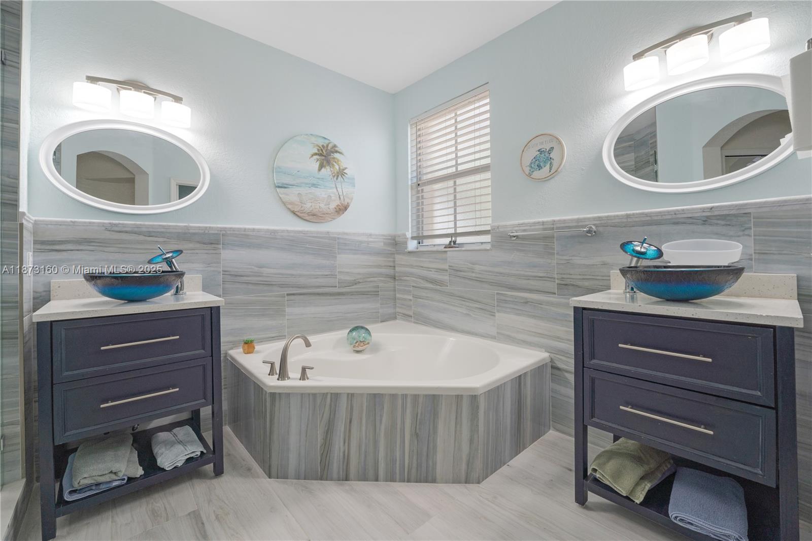 DORAL ISLES NORTH SEC ONE - Residential