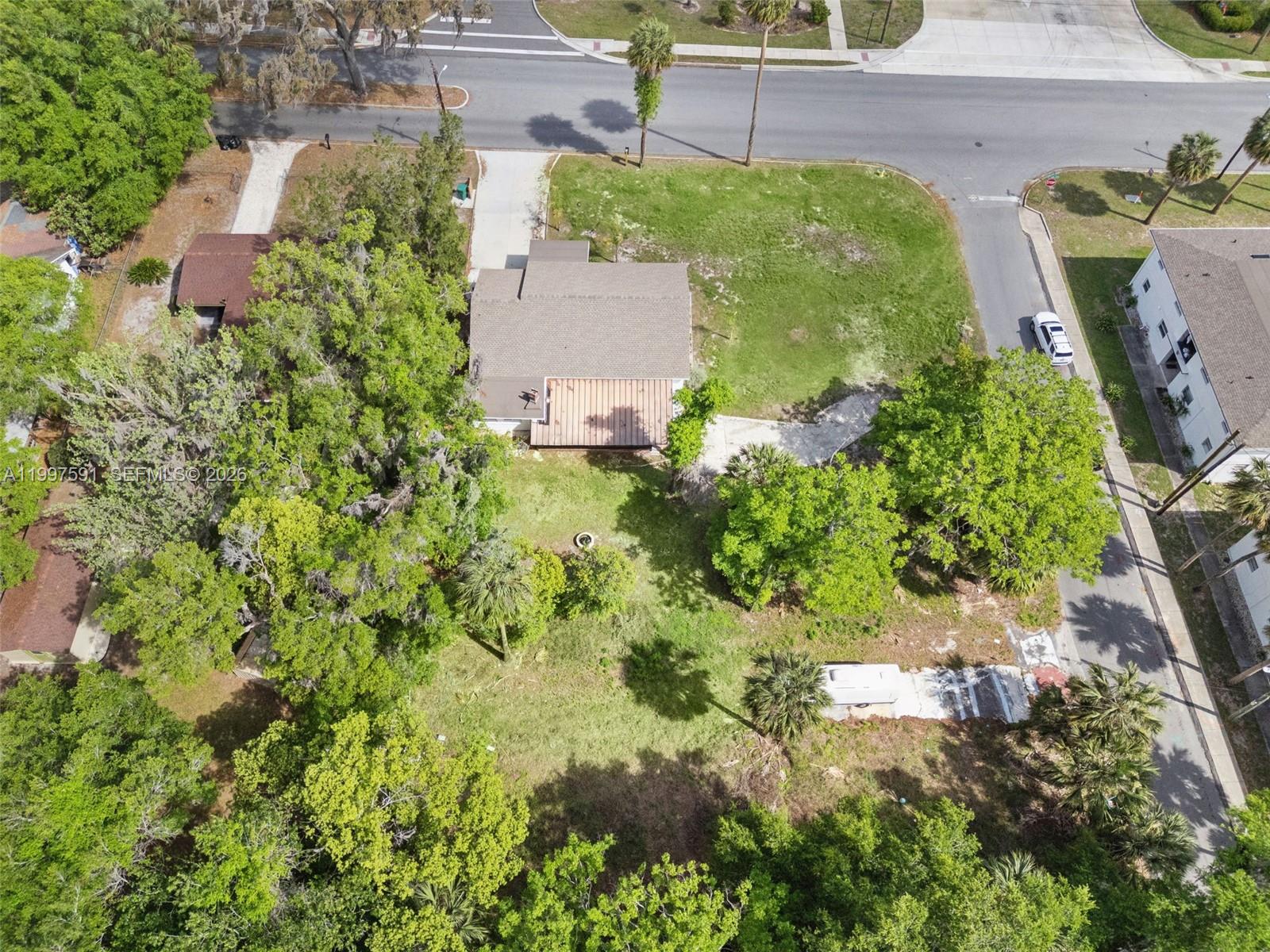 BALLARDS IN BLK 08 HOWRYS - Residential