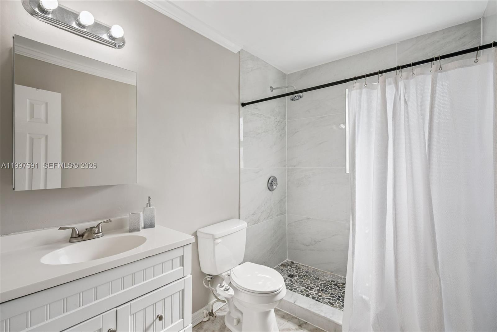 BALLARDS IN BLK 08 HOWRYS - Residential