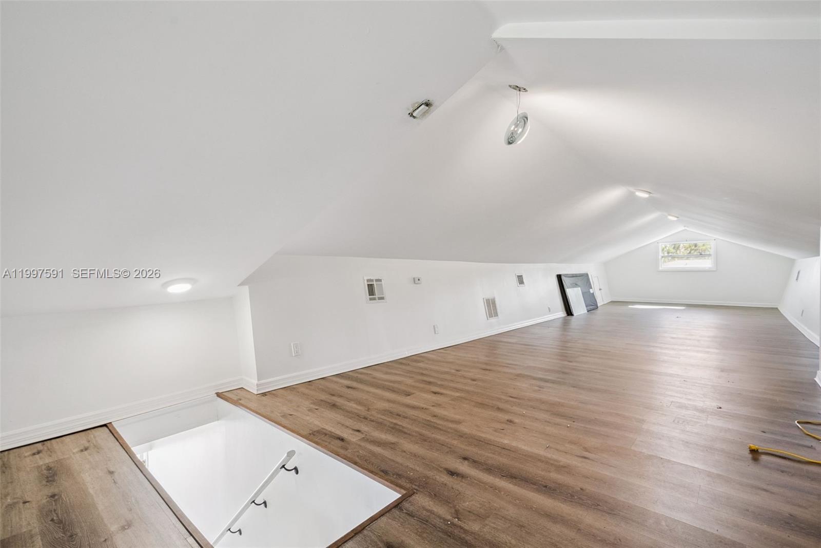 BALLARDS IN BLK 08 HOWRYS - Residential