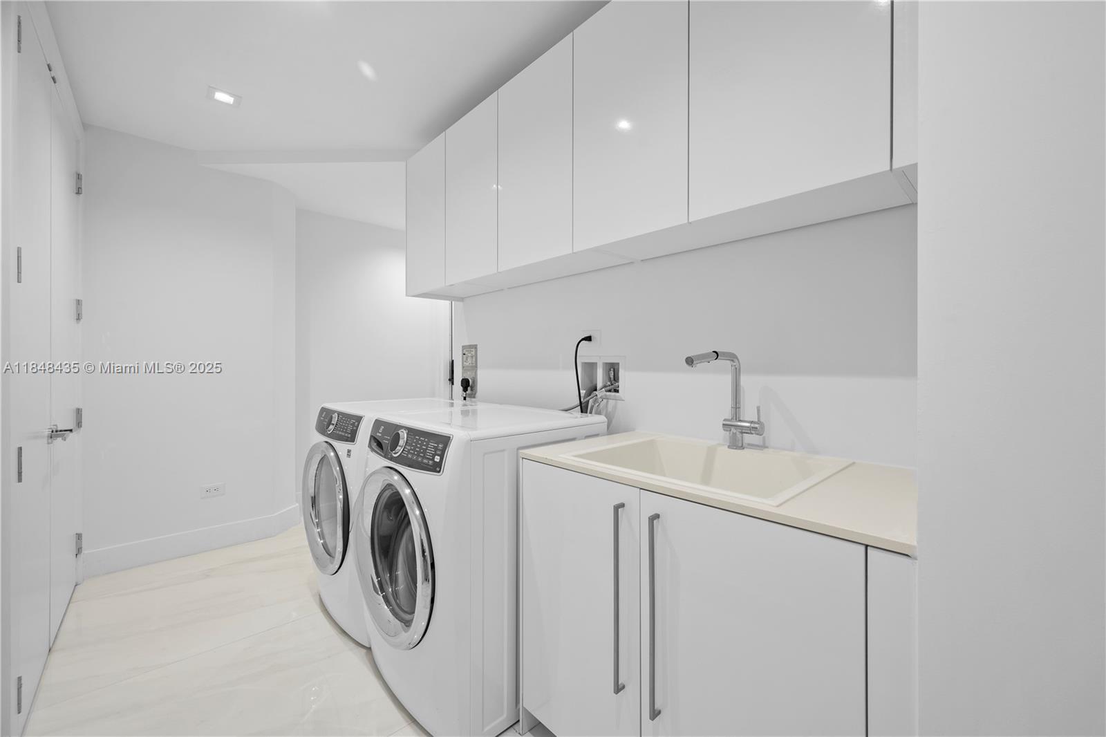 NORTH BISCAYNE BEACH AMEN - Residential