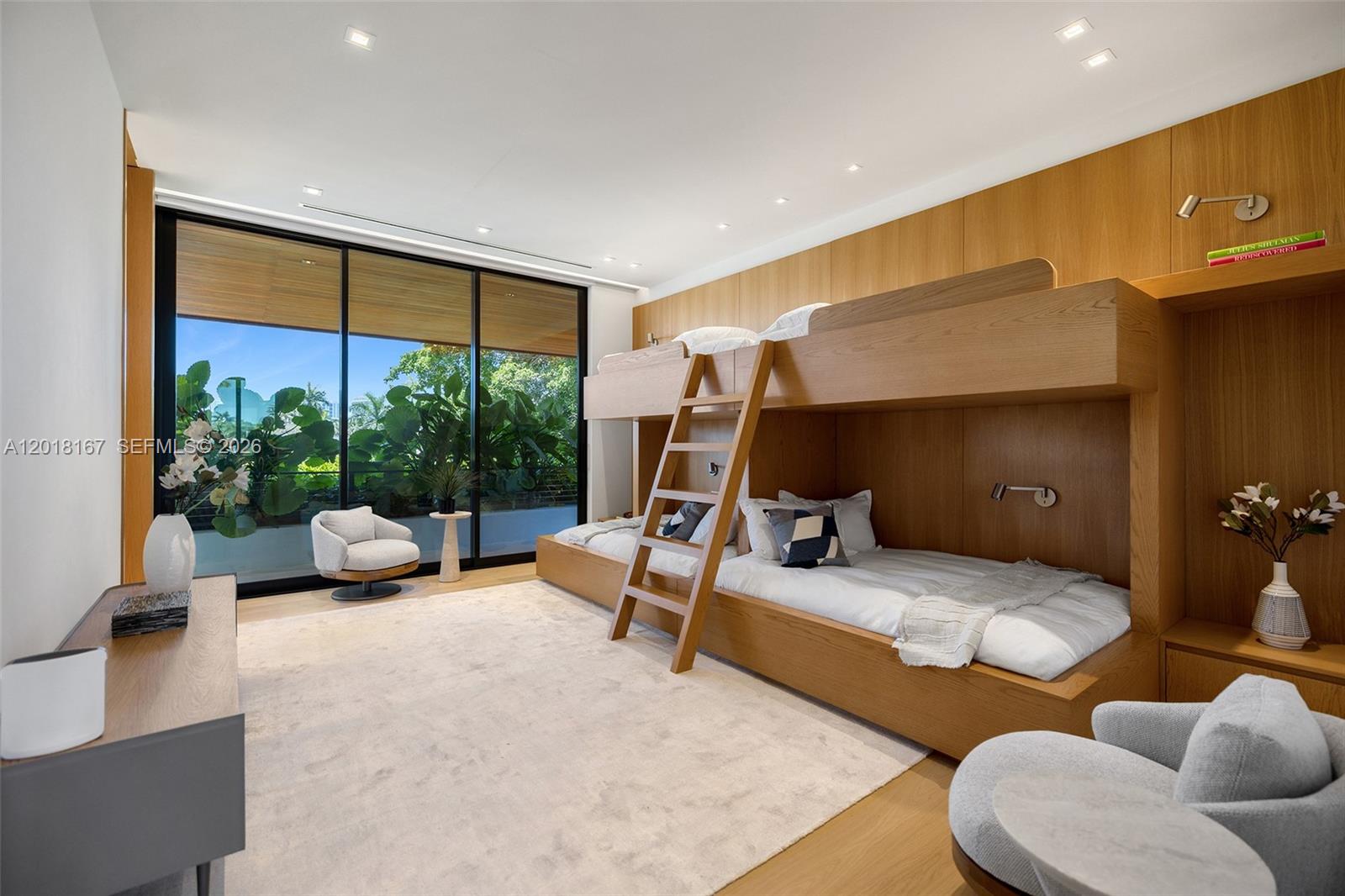 SUNSET ISLANDS-ISLAND NO 3 - Residential