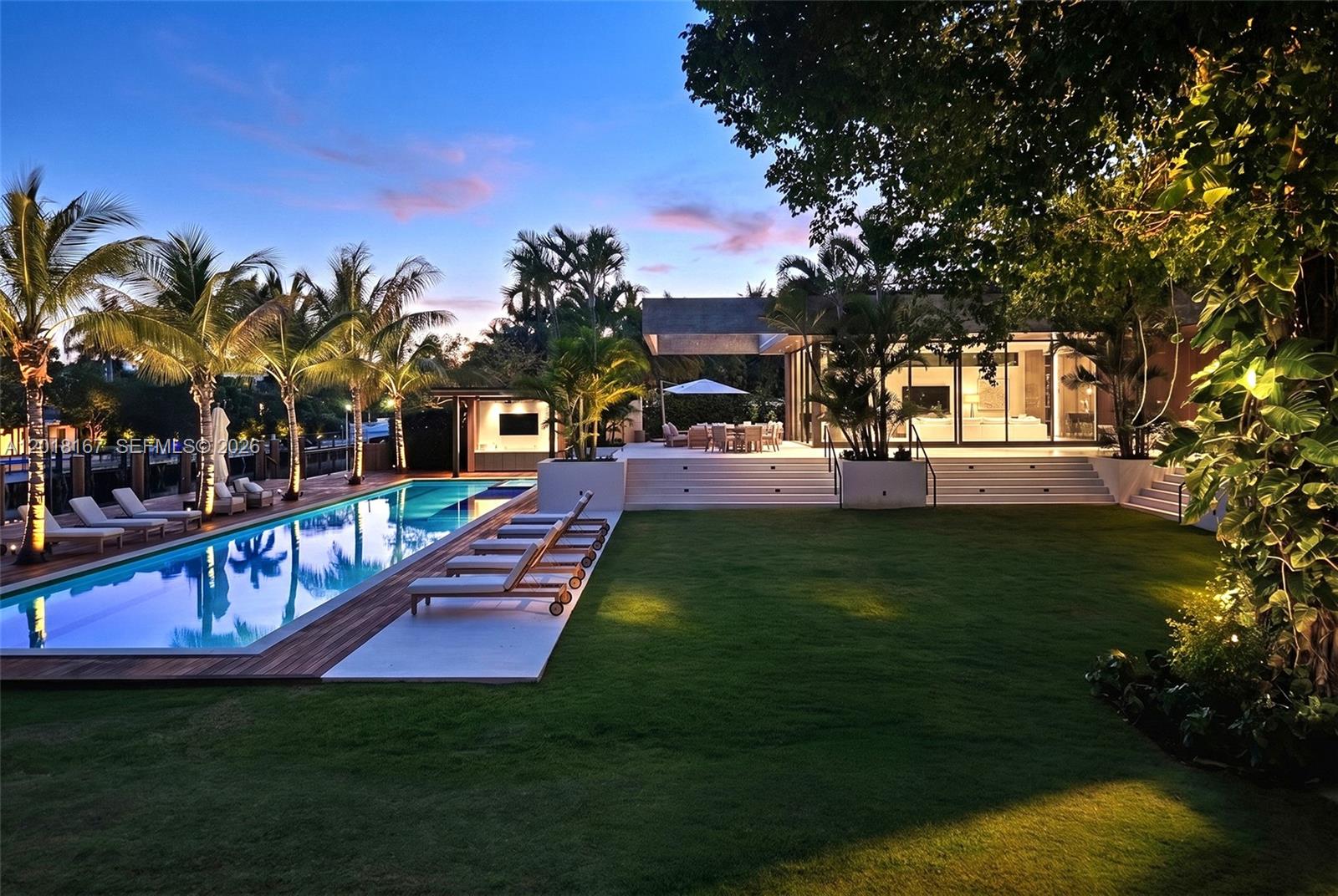 SUNSET ISLANDS-ISLAND NO 3 - Residential
