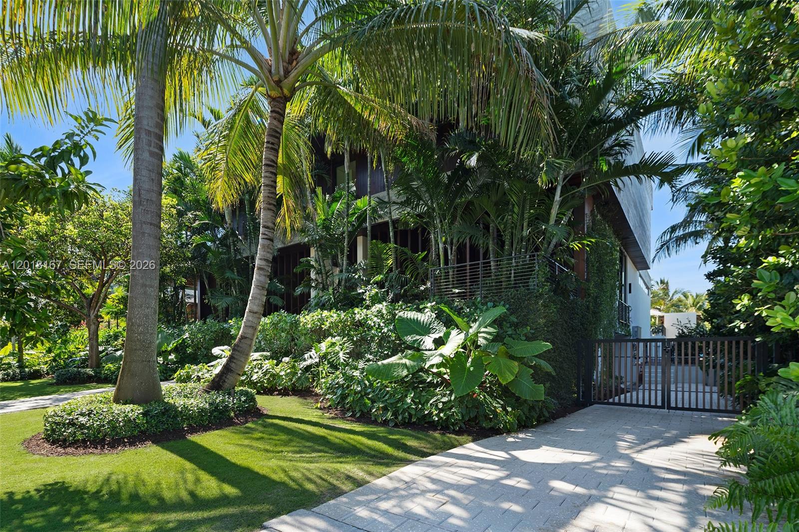 SUNSET ISLANDS-ISLAND NO 3 - Residential