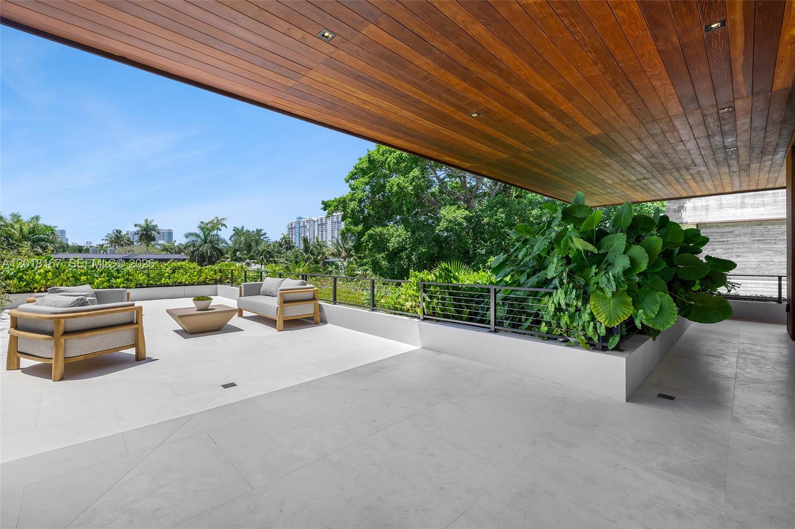 SUNSET ISLANDS-ISLAND NO 3 - Residential