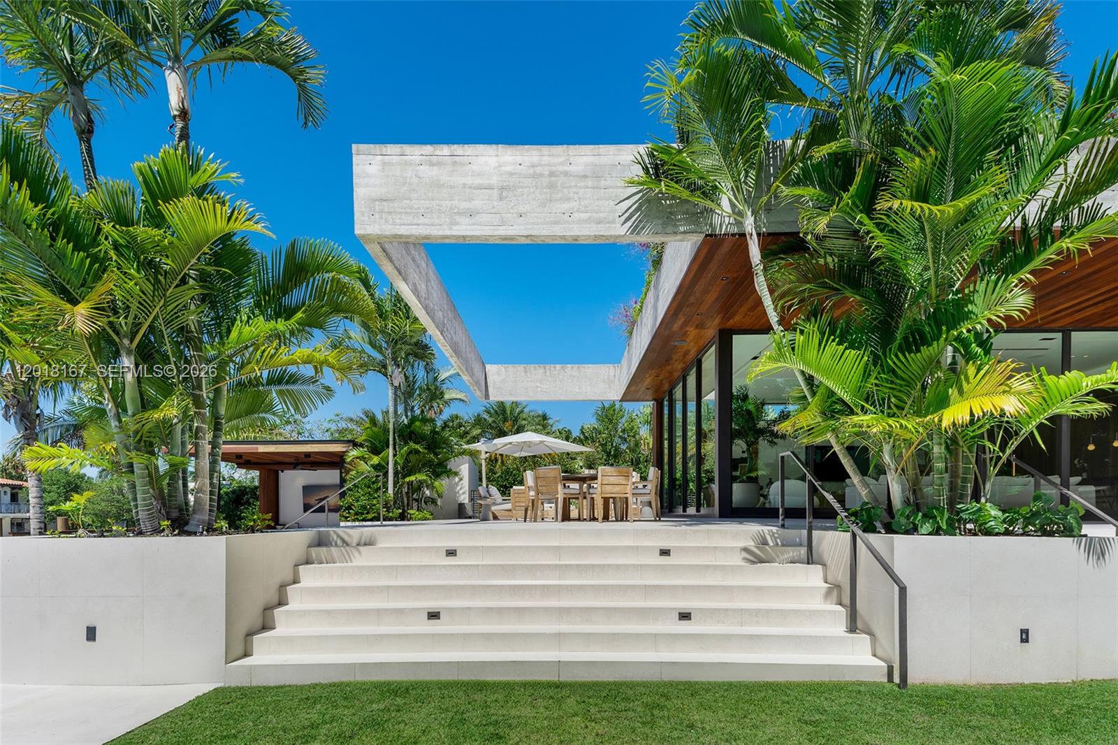 SUNSET ISLANDS-ISLAND NO 3 - Residential
