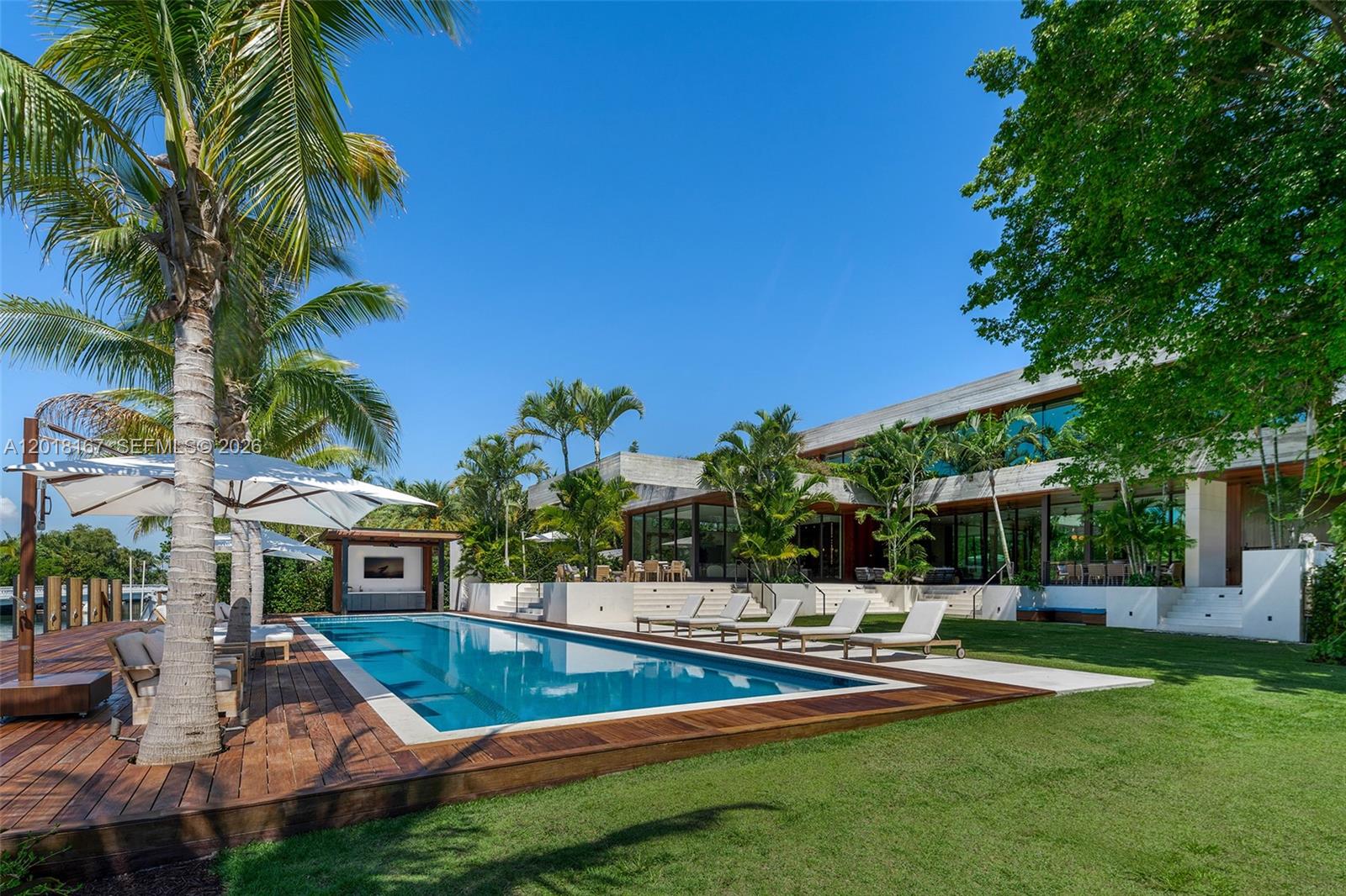 SUNSET ISLANDS-ISLAND NO 3 - Residential
