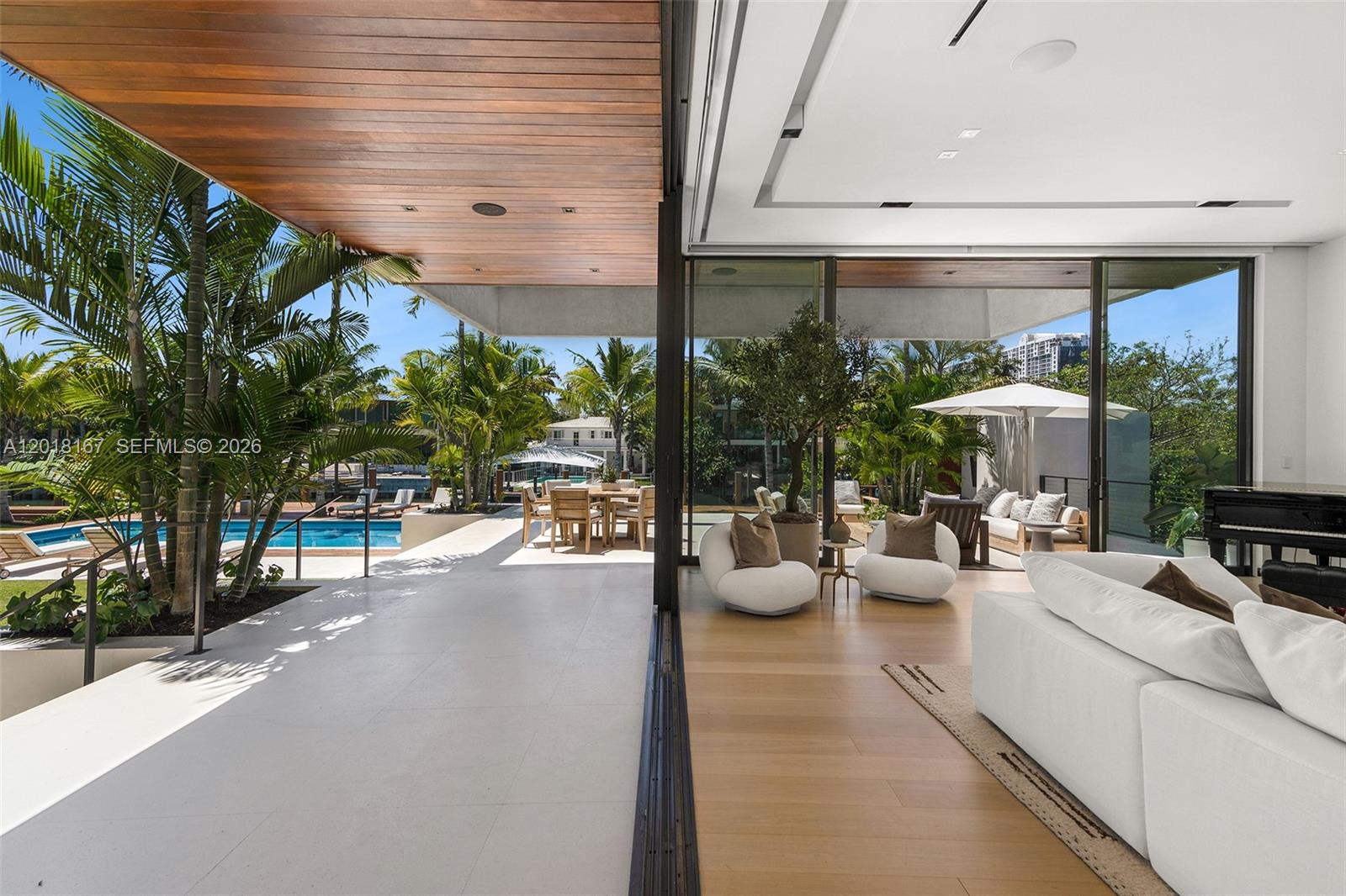 SUNSET ISLANDS-ISLAND NO 3 - Residential
