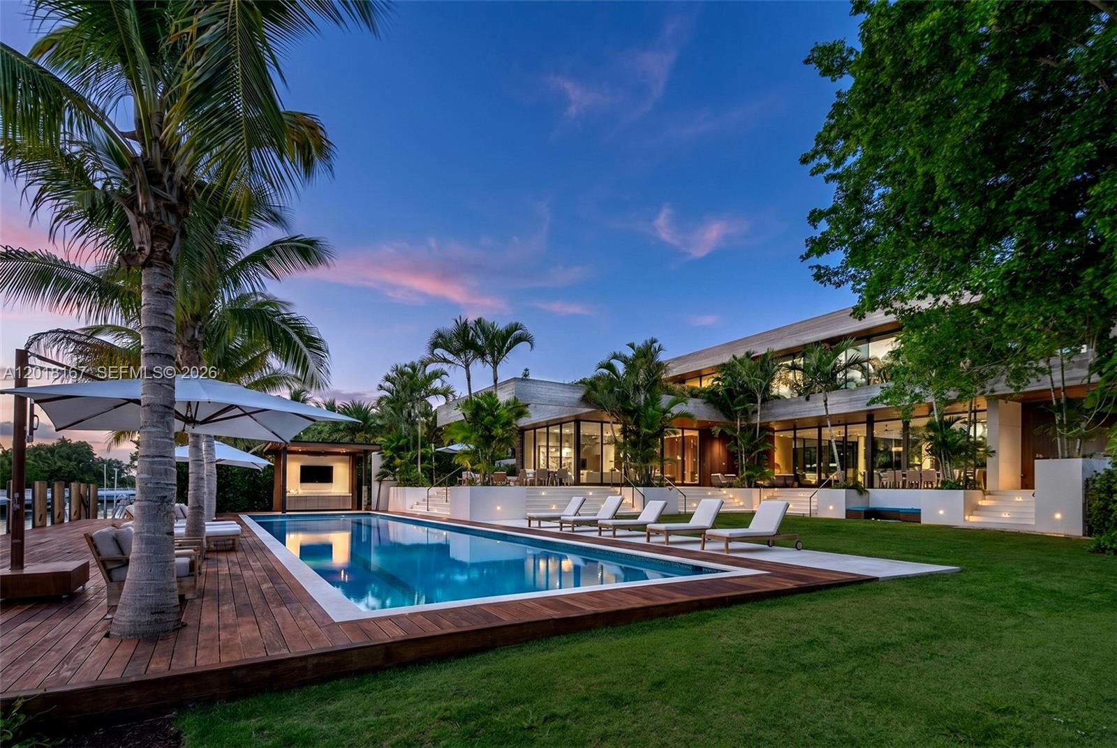 SUNSET ISLANDS-ISLAND NO 3 - Residential