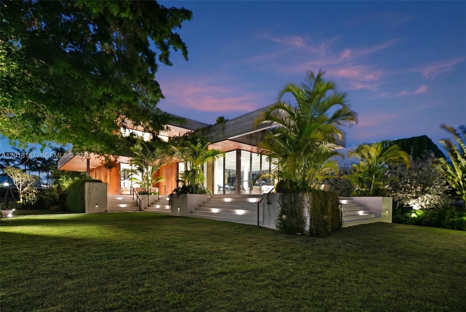 SUNSET ISLANDS-ISLAND NO 3 - Residential
