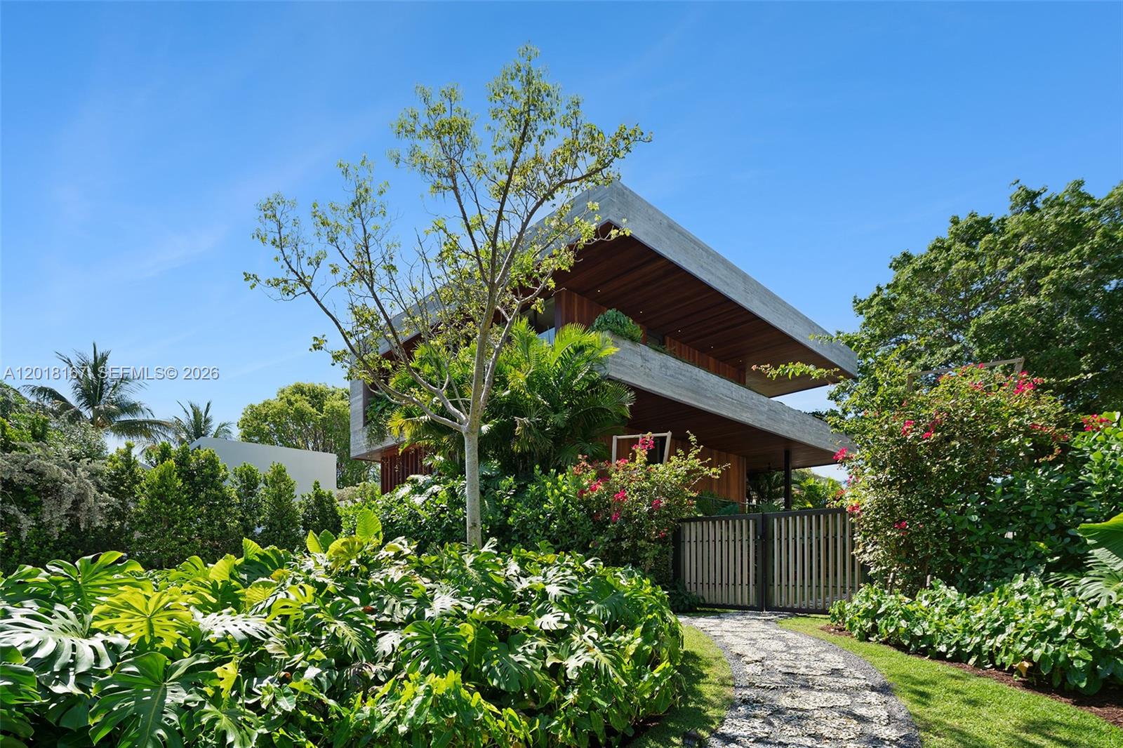 SUNSET ISLANDS-ISLAND NO 3 - Residential