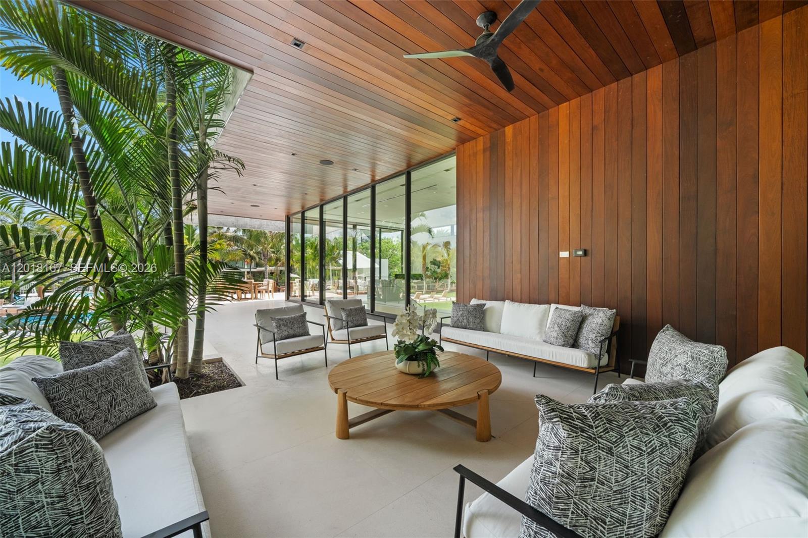 SUNSET ISLANDS-ISLAND NO 3 - Residential