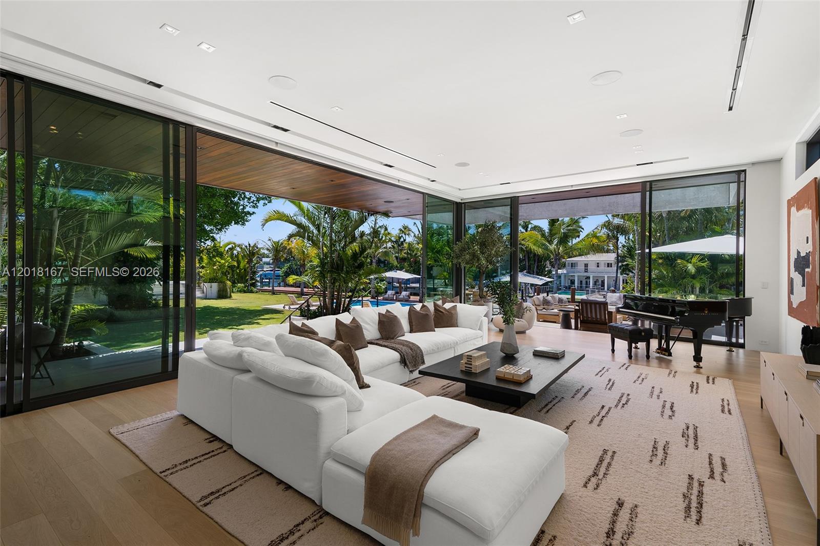 SUNSET ISLANDS-ISLAND NO 3 - Residential