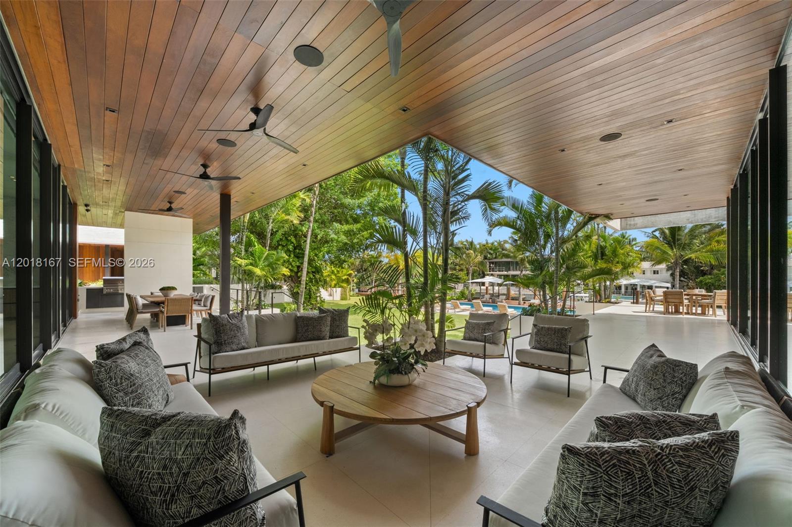 SUNSET ISLANDS-ISLAND NO 3 - Residential