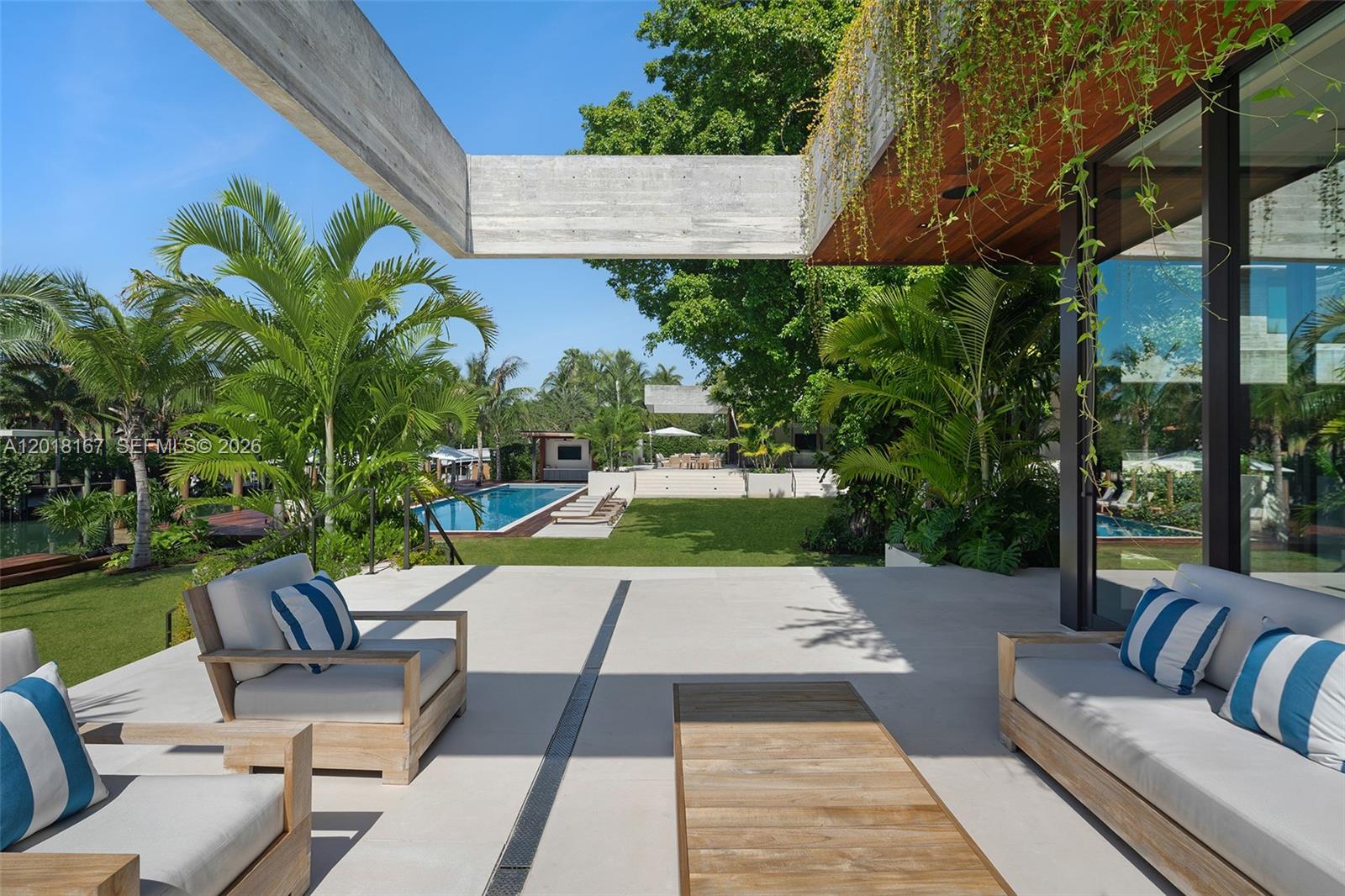 SUNSET ISLANDS-ISLAND NO 3 - Residential