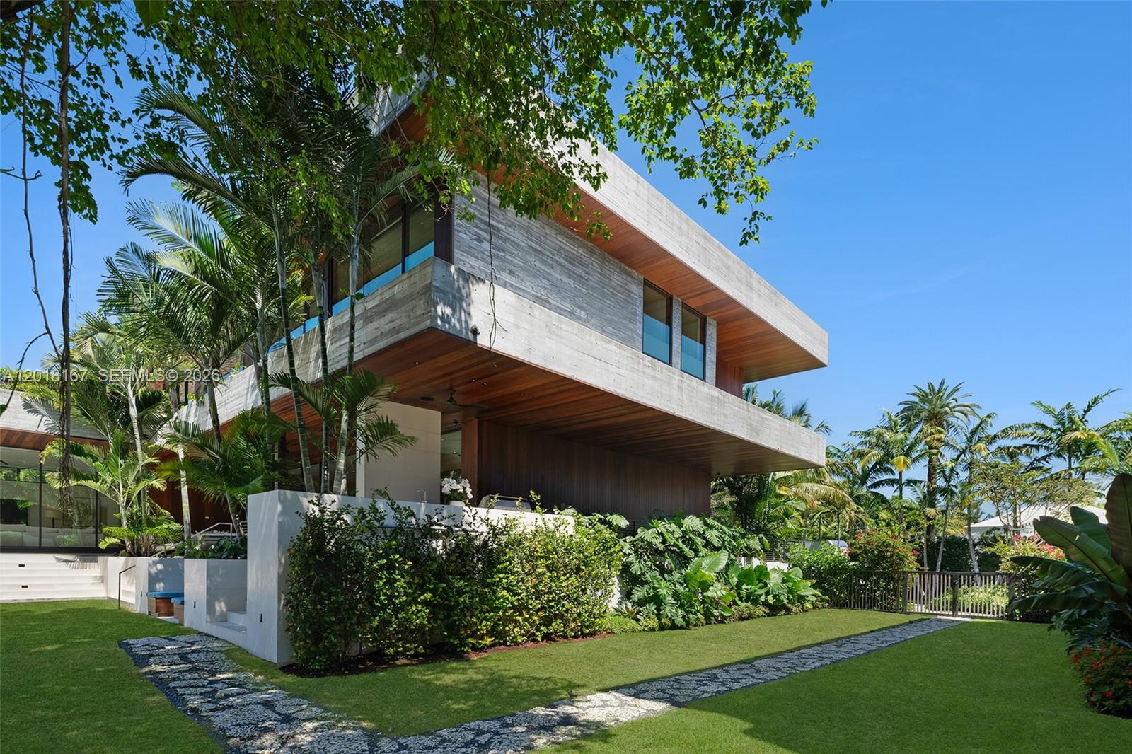 SUNSET ISLANDS-ISLAND NO 3 - Residential