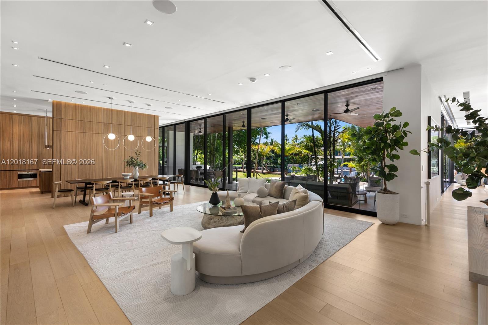 SUNSET ISLANDS-ISLAND NO 3 - Residential