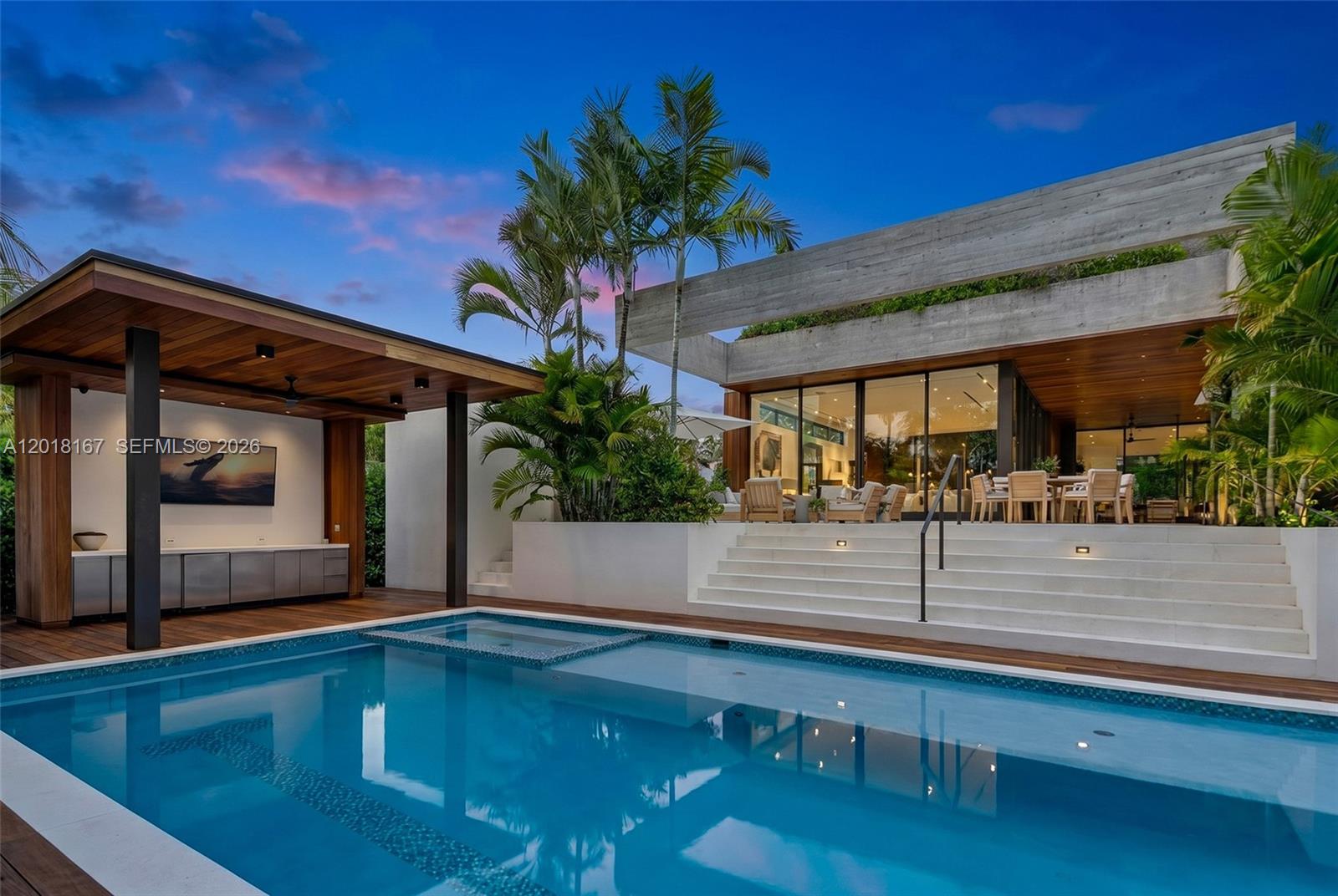 SUNSET ISLANDS-ISLAND NO 3 - Residential