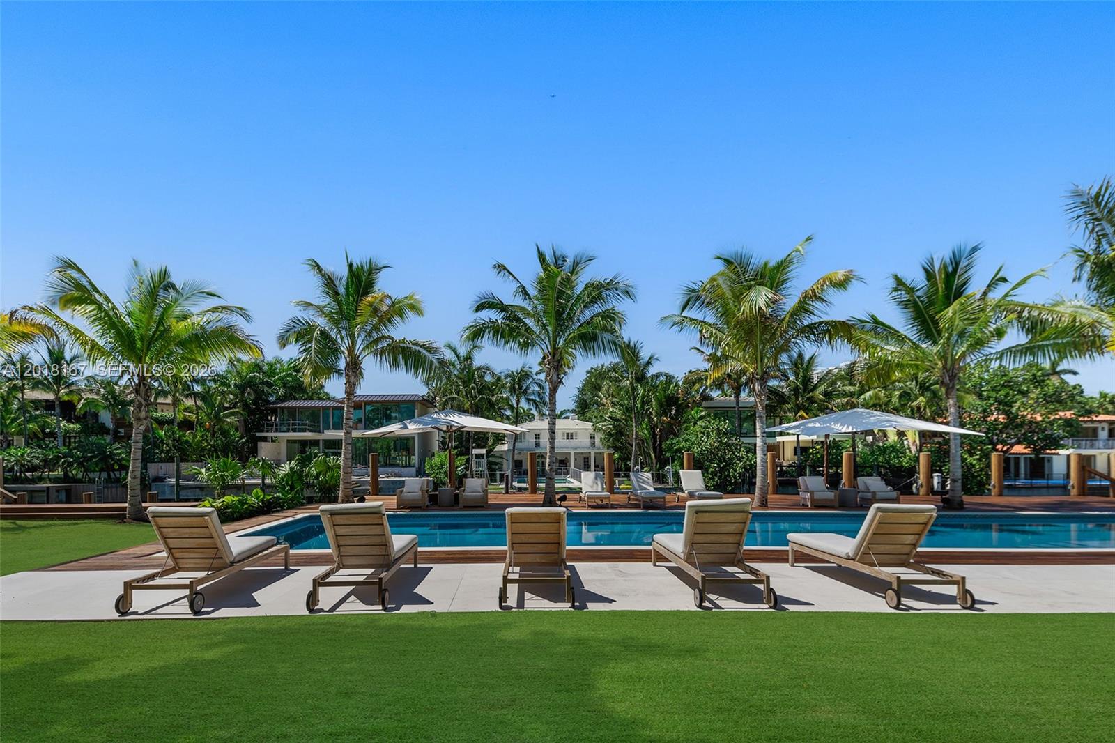 SUNSET ISLANDS-ISLAND NO 3 - Residential