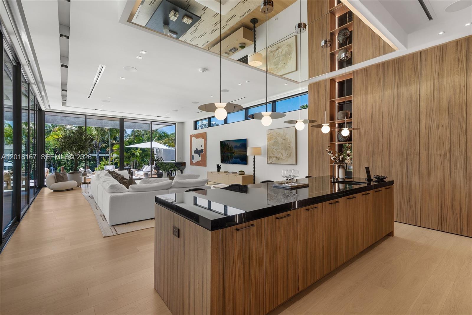 SUNSET ISLANDS-ISLAND NO 3 - Residential