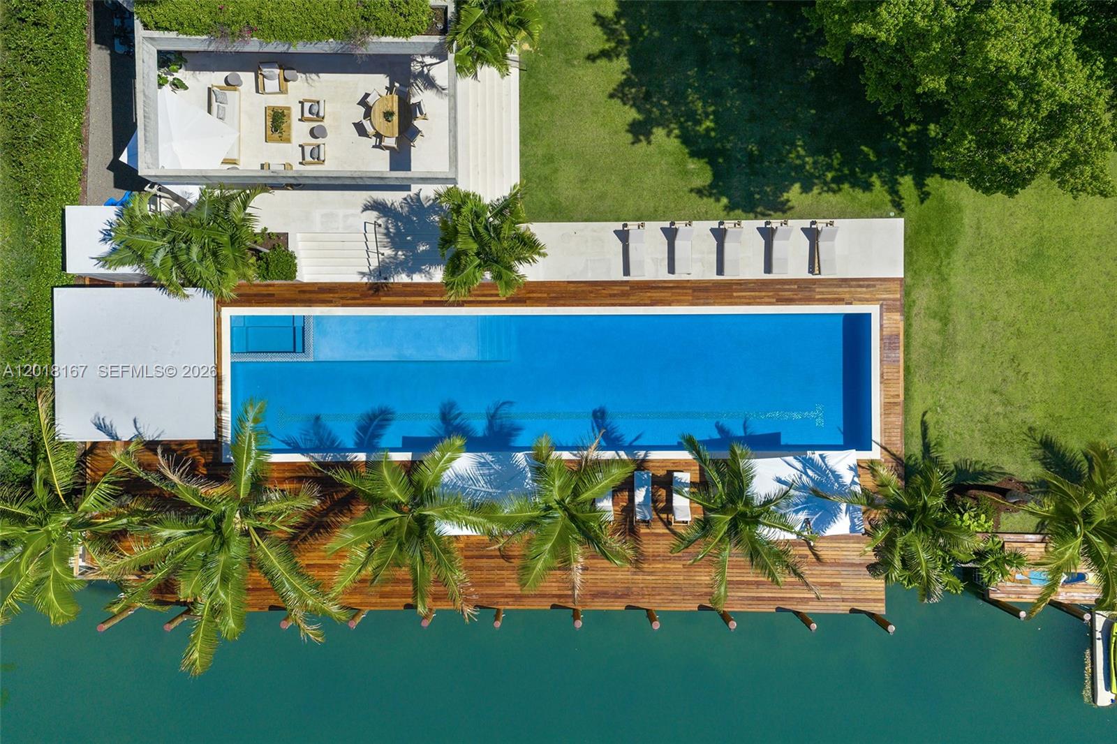SUNSET ISLANDS-ISLAND NO 3 - Residential