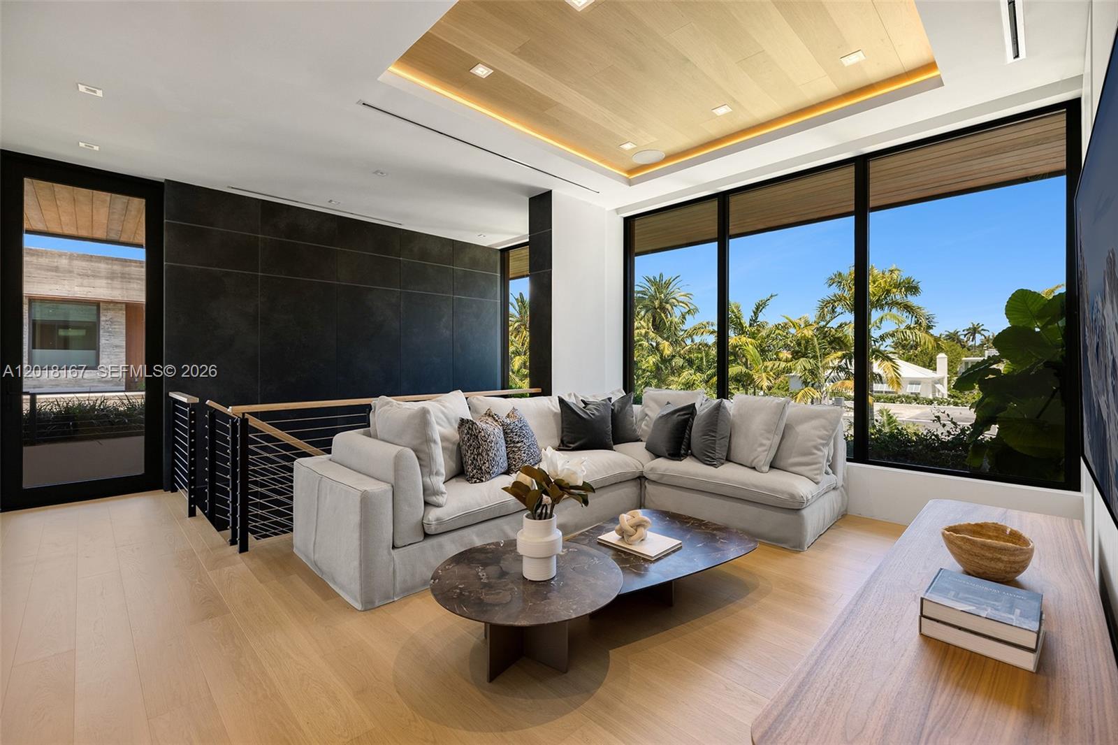 SUNSET ISLANDS-ISLAND NO 3 - Residential