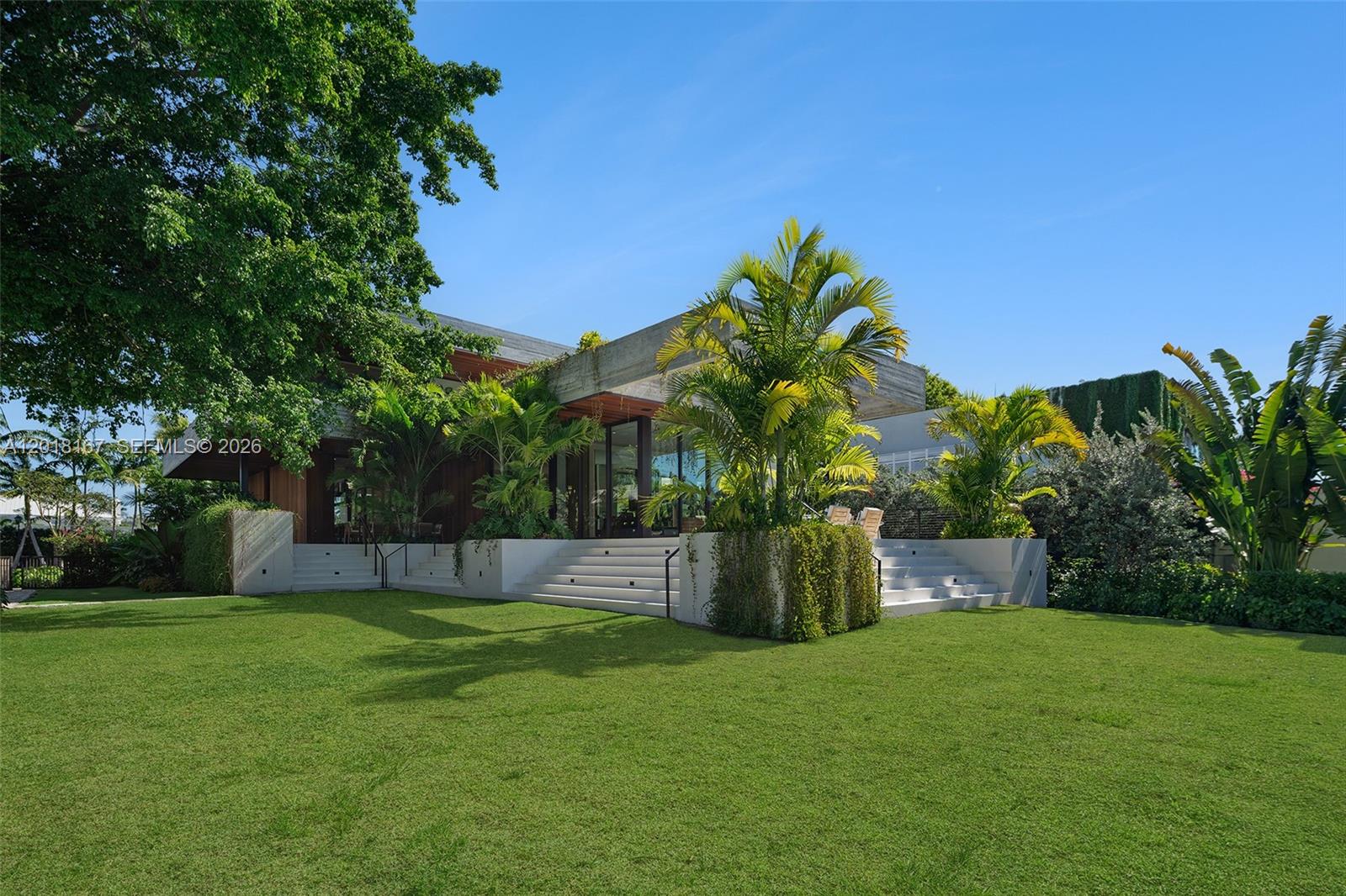 SUNSET ISLANDS-ISLAND NO 3 - Residential