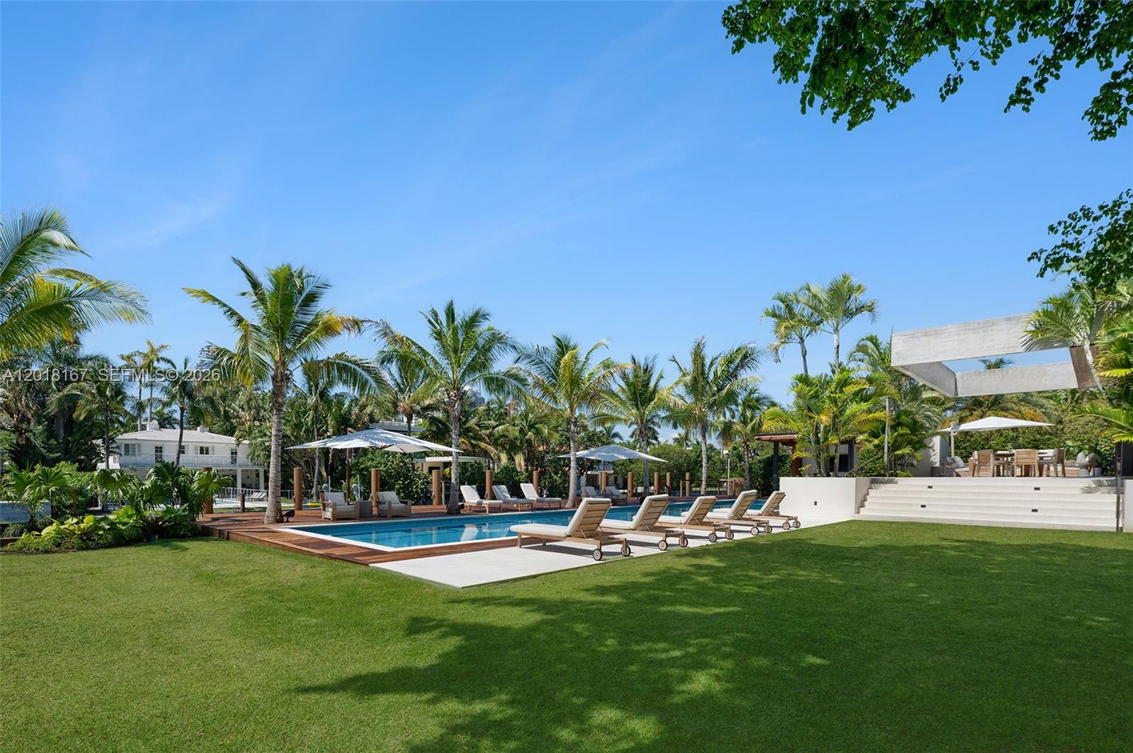 SUNSET ISLANDS-ISLAND NO 3 - Residential