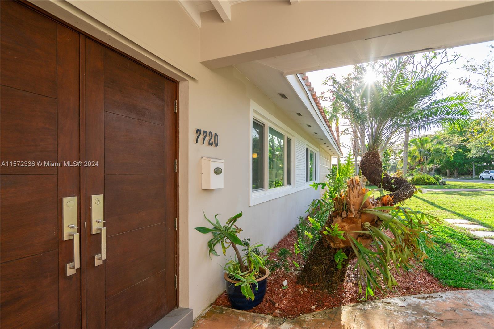Property for Sale at 7720 Sw 141st St, Palmetto Bay, Miami-Dade County, Florida - Bedrooms: 3 
Bathrooms: 3  - $1,375,000