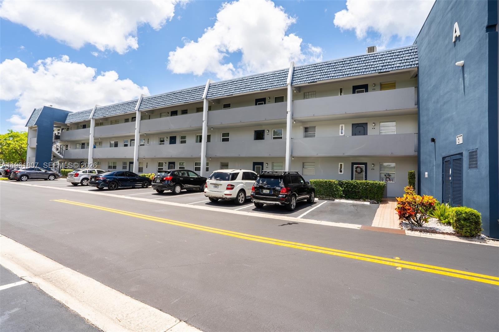 ORIOLE GOLF & TENNIS CLUB - Residential