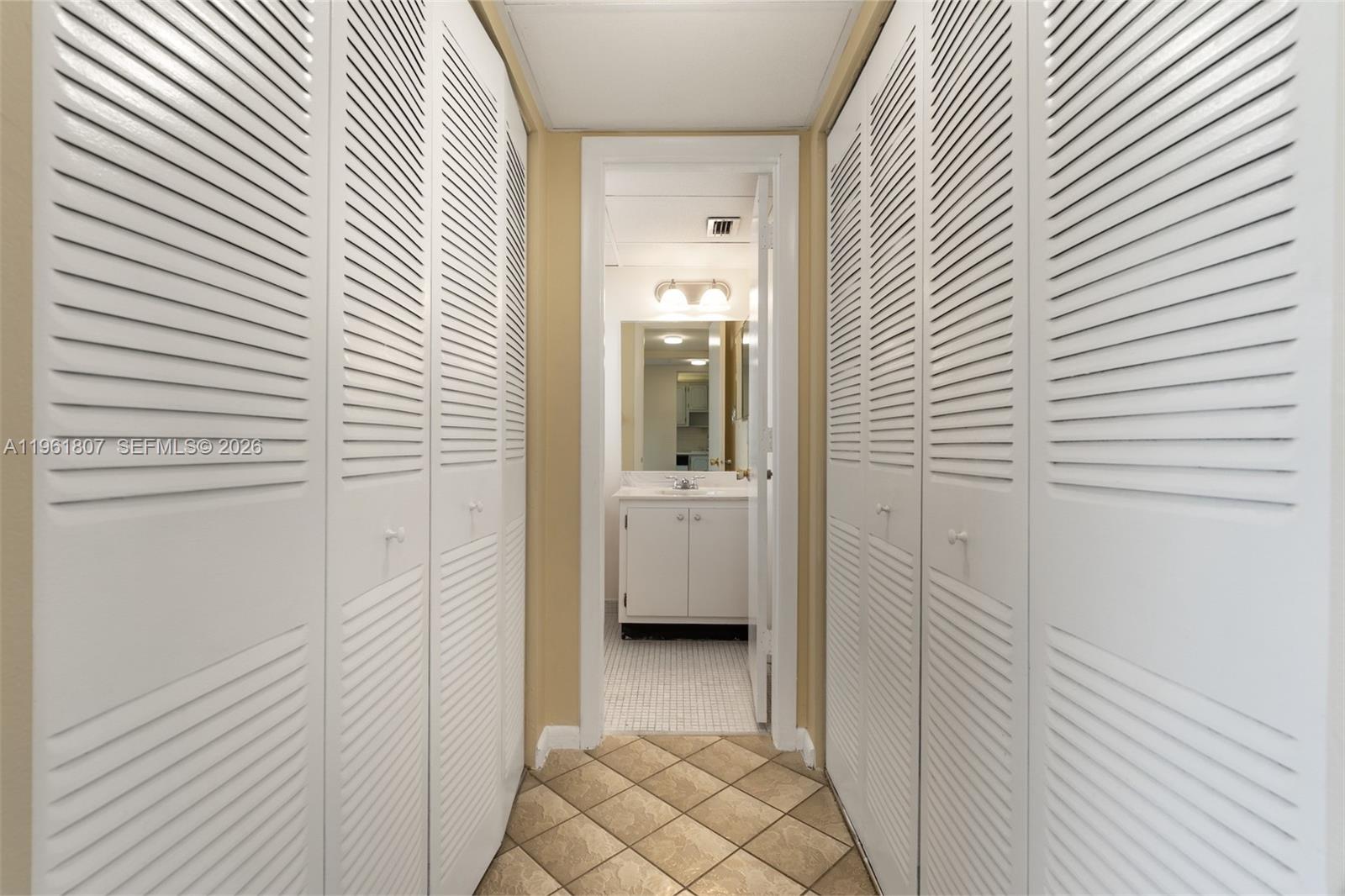 ORIOLE GOLF & TENNIS CLUB - Residential