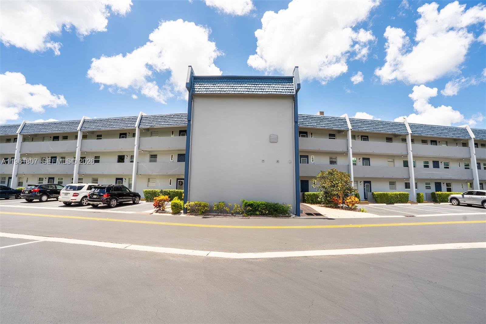 ORIOLE GOLF & TENNIS CLUB - Residential